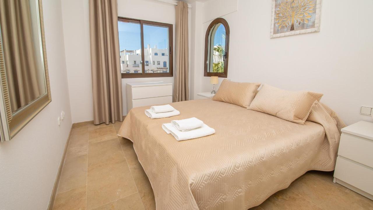 Lovely 2-Bed Apartment In Marina De La Duquesa Castillo de Sabinillas Bagian luar foto