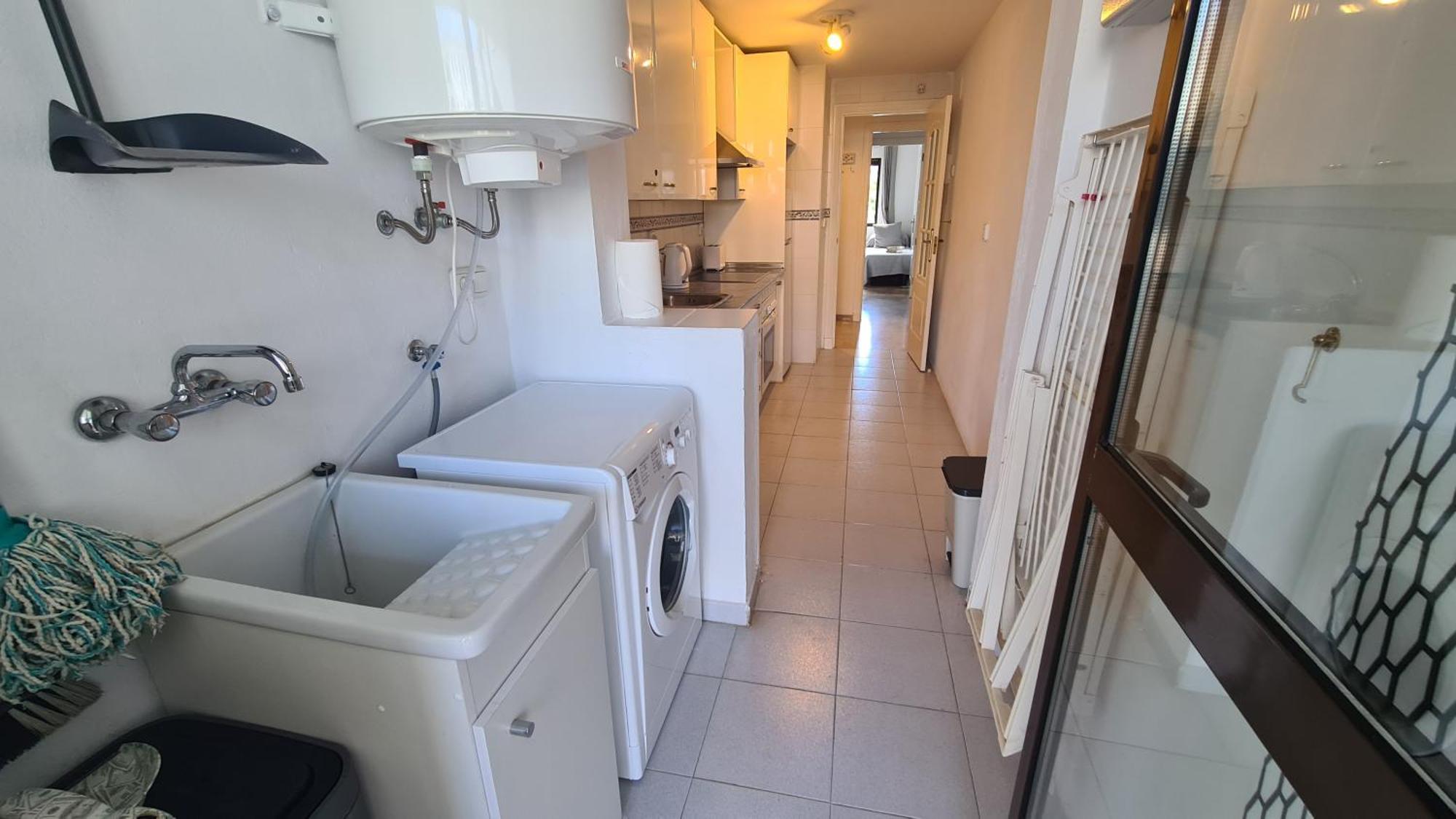 Lovely 2-Bed Apartment In Marina De La Duquesa Castillo de Sabinillas Bagian luar foto